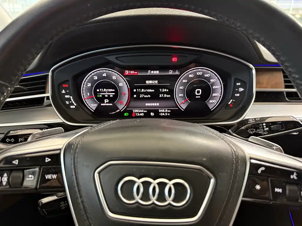 Audi A8 — фото 9