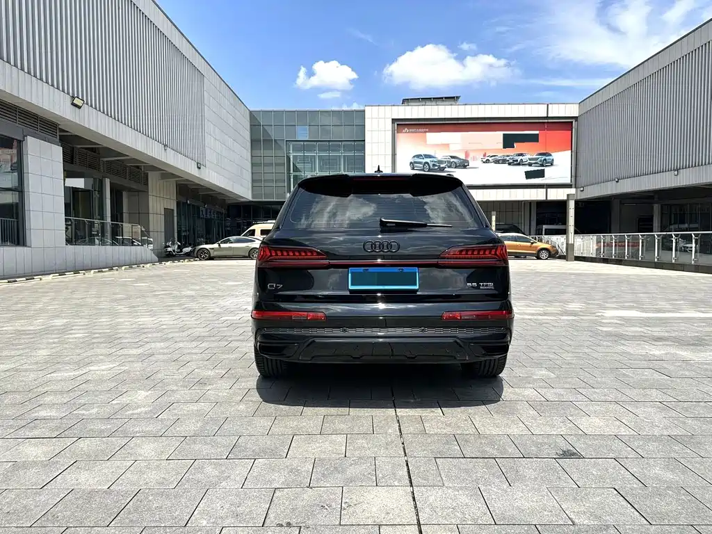 Audi Q7 — фото 8