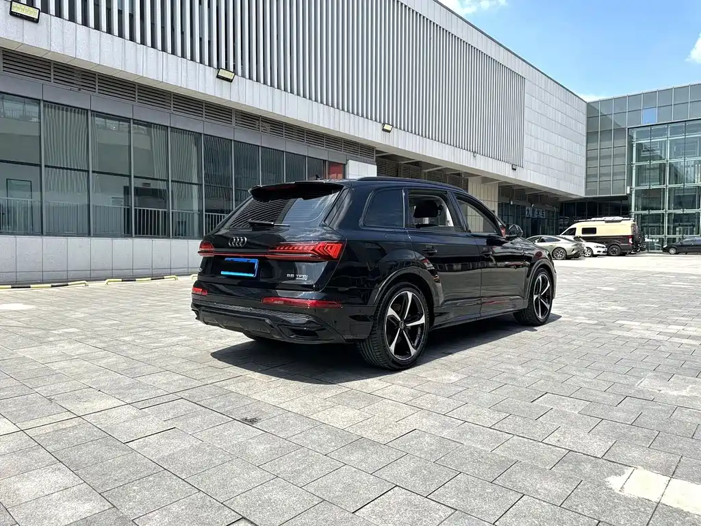 Audi Q7 — фото 9