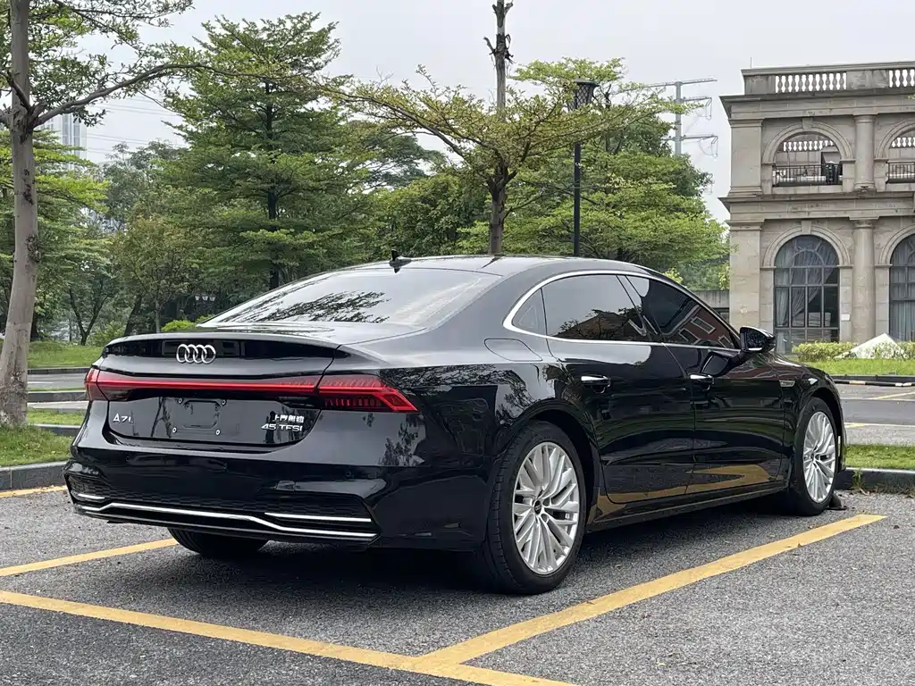 Audi A7L — фото 6