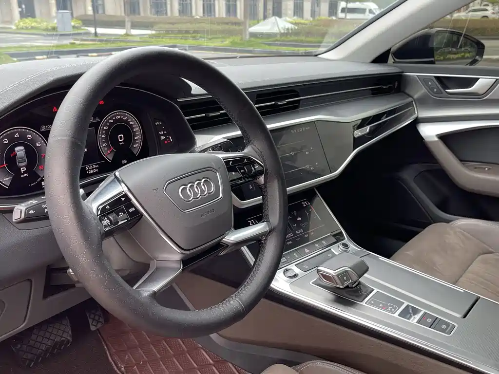 Audi A7L — фото 7