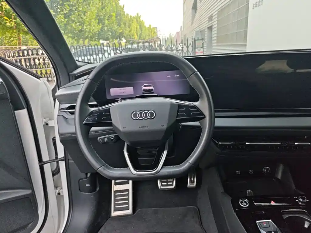 Audi Q6L e-tron — фото 11