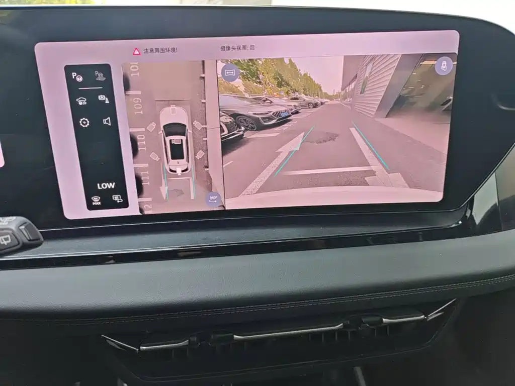 Audi Q6L e-tron — фото 13