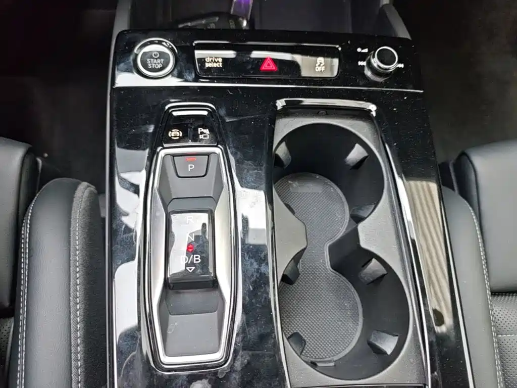 Audi Q6L e-tron — фото 14