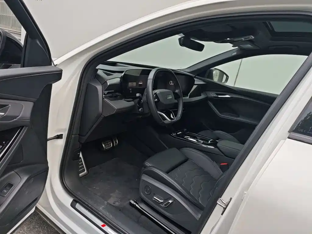 Audi Q6L e-tron — фото 16