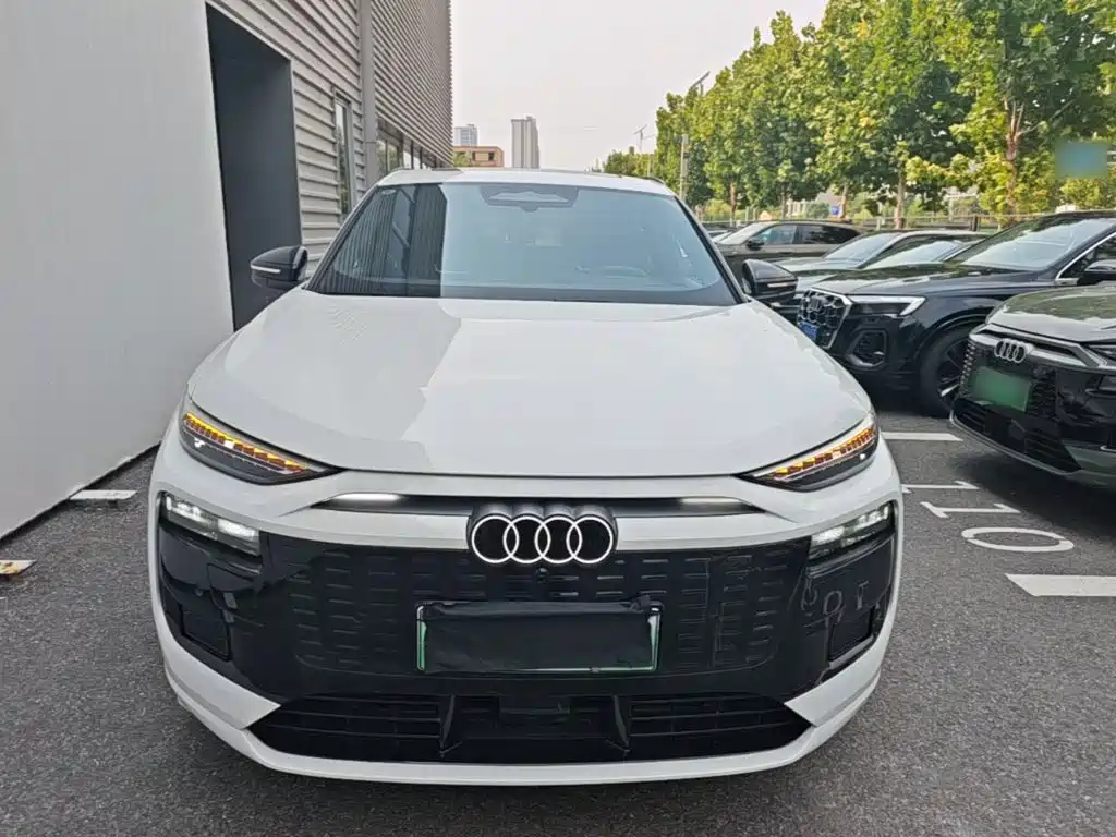 Audi Q6L e-tron — фото 3
