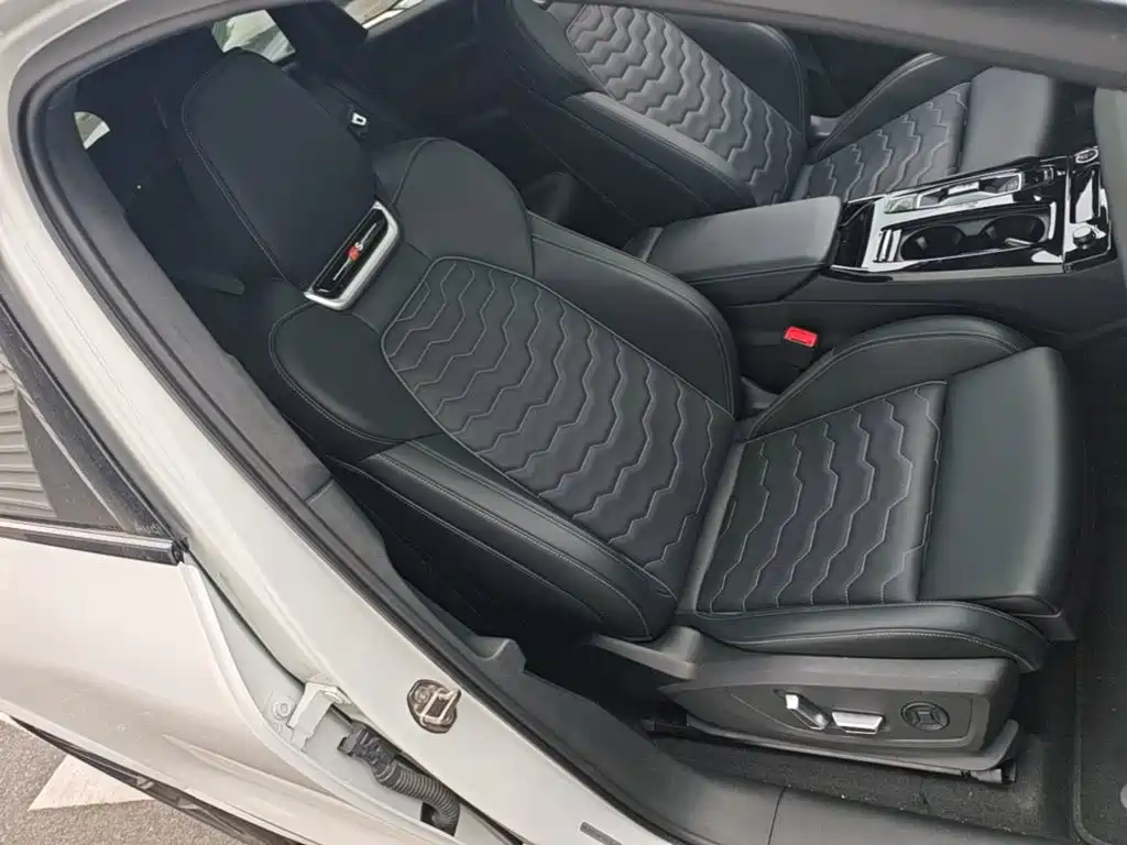 Audi Q6L e-tron — фото 25