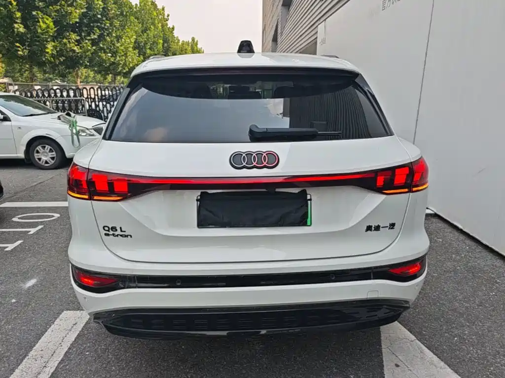 Audi Q6L e-tron — фото 6
