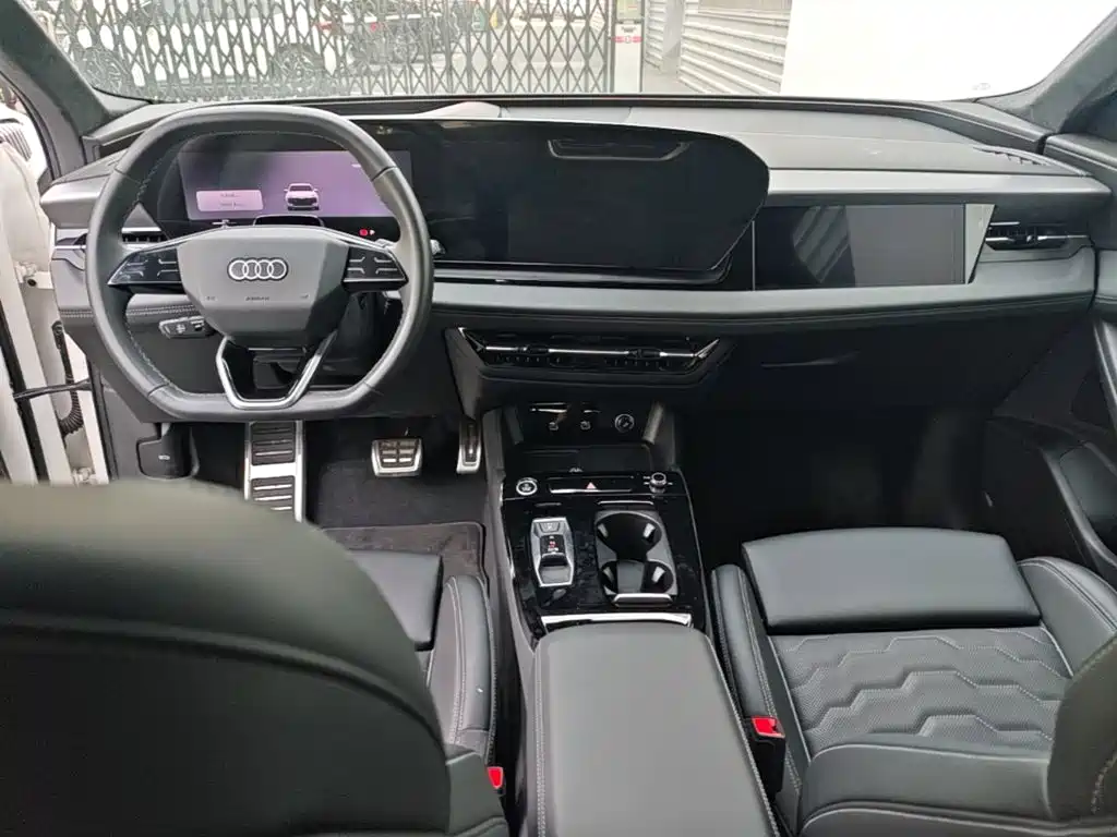 Audi Q6L e-tron — фото 10