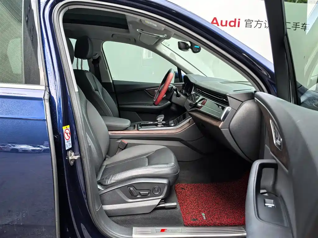 Audi Q7 — фото 11