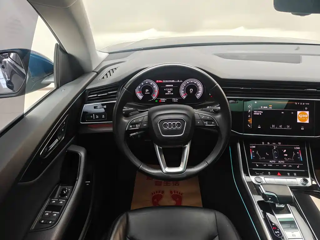 Audi Q8 — фото 10