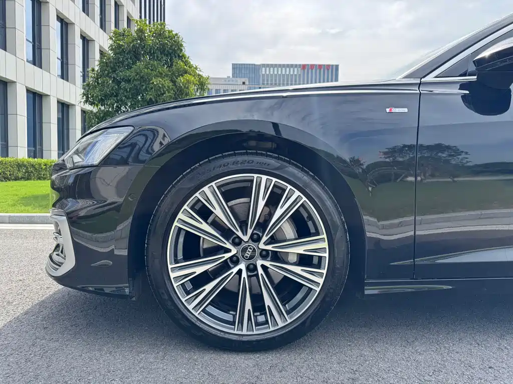 Audi A6L — фото 30