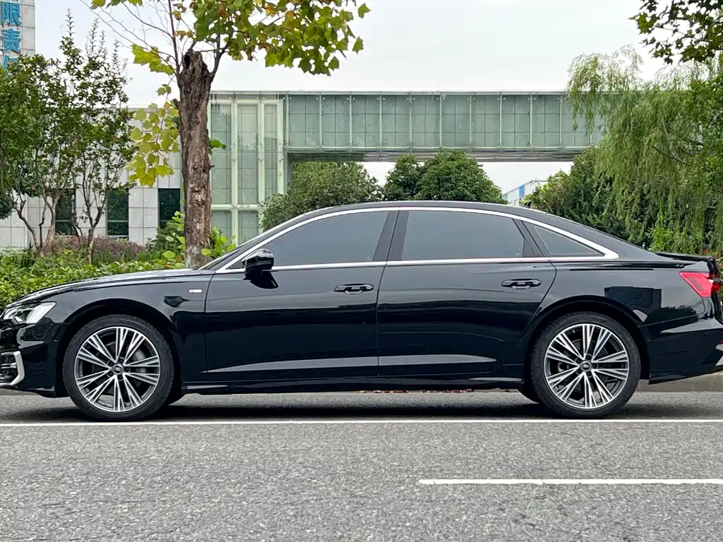 Audi A6L — фото 5