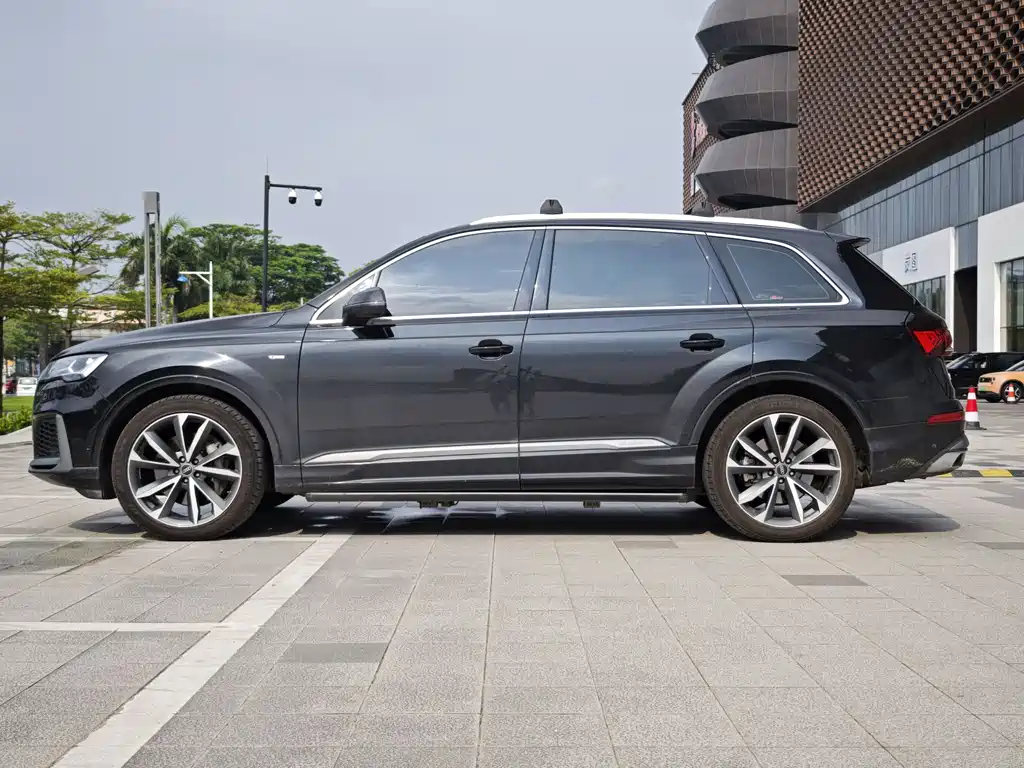 Audi Q7 — фото 9