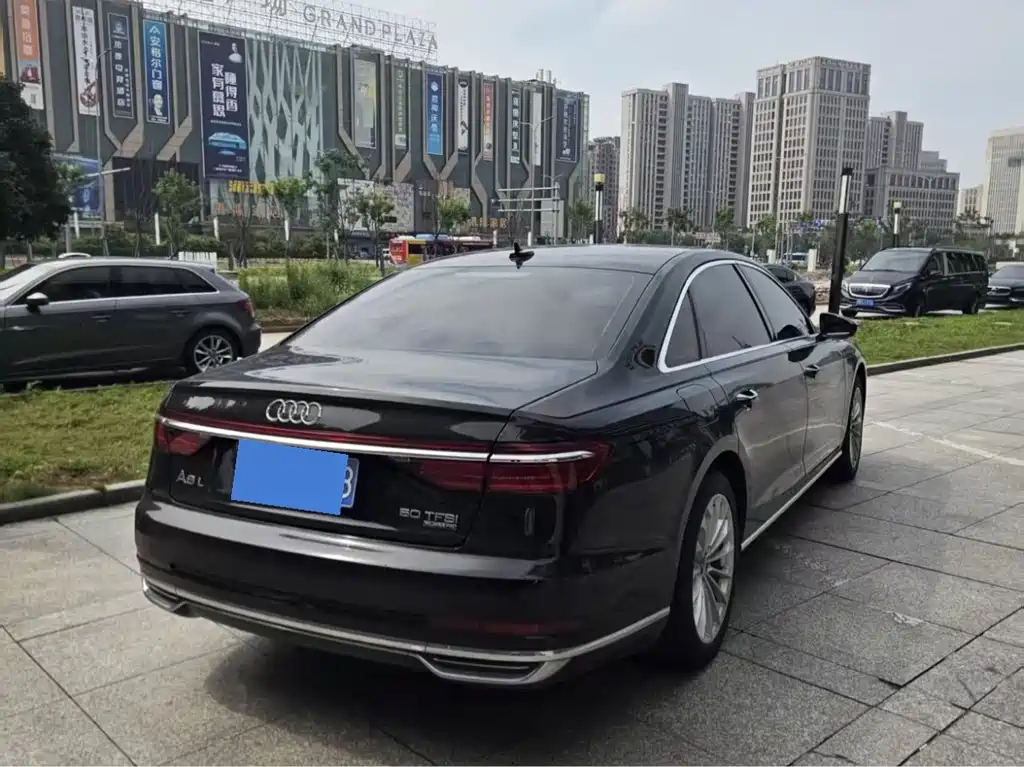 Audi A8 — фото 5