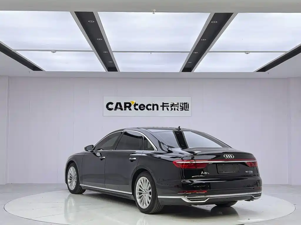 Audi A8 — фото 3
