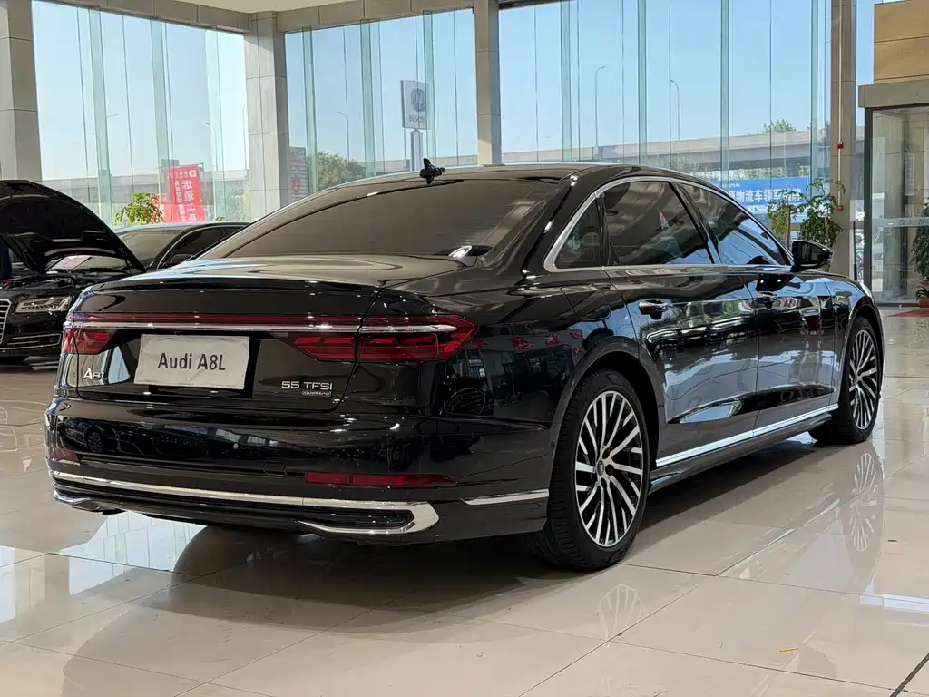 Audi A8 — фото 3