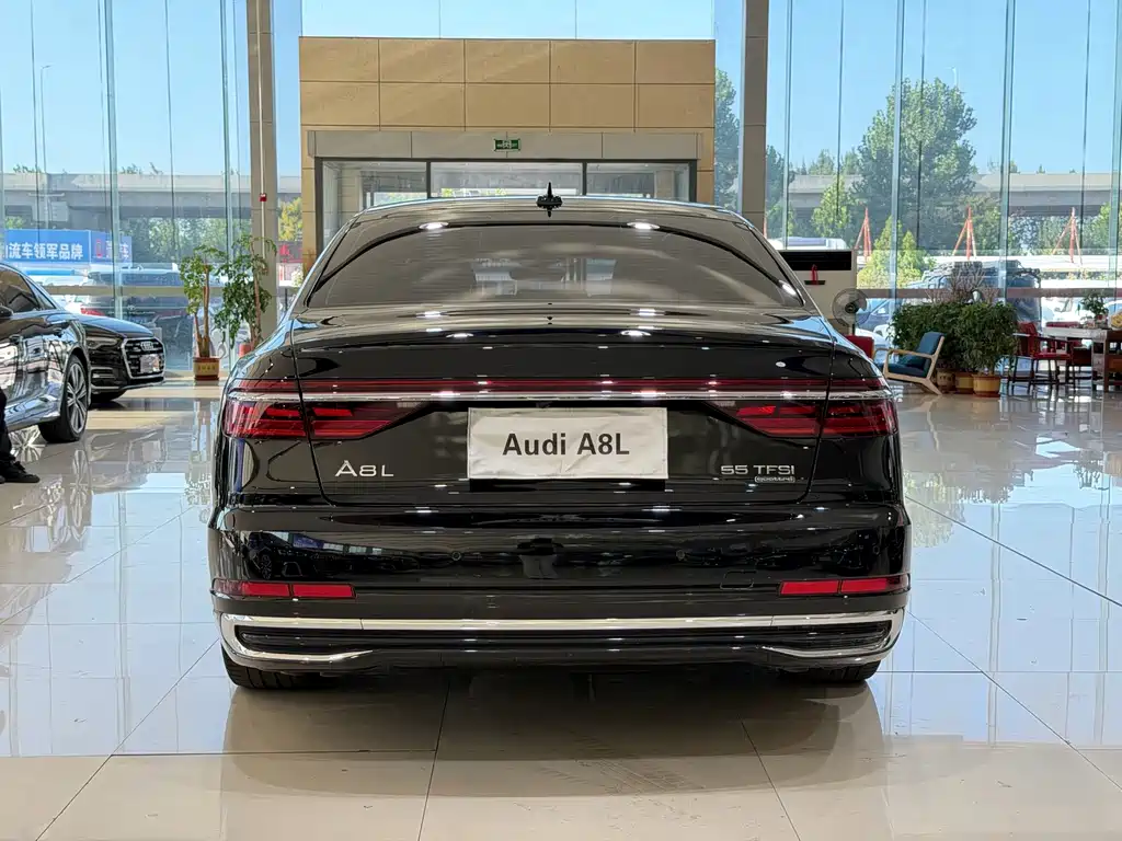 Audi A8 — фото 4