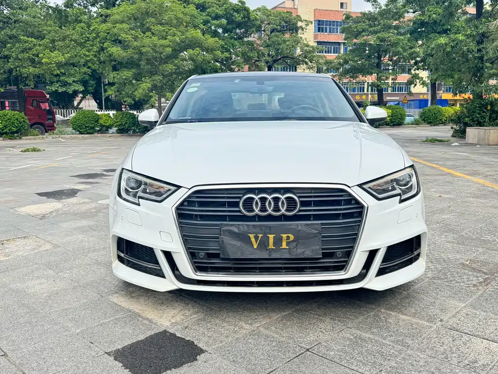 Audi A3 — фото 1