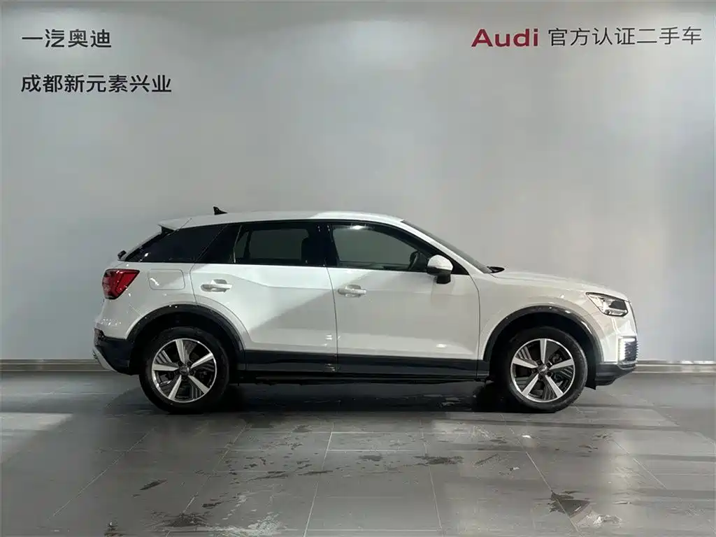 Audi Q2L e-tron — фото 3