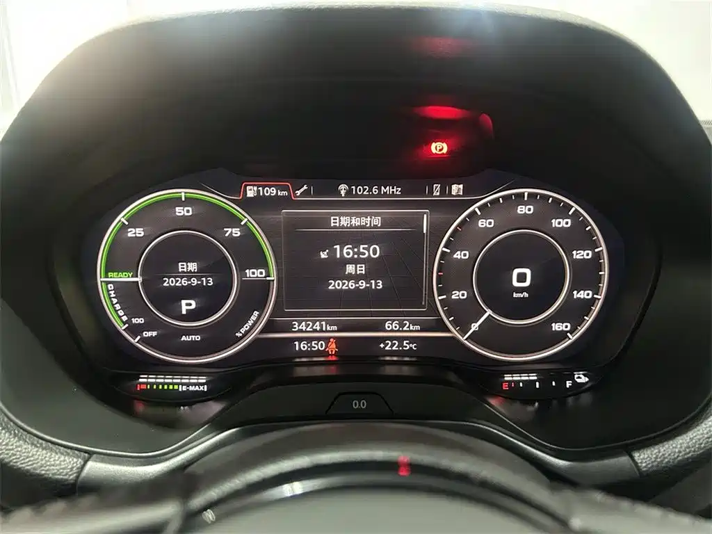 Audi Q2L e-tron — фото 10