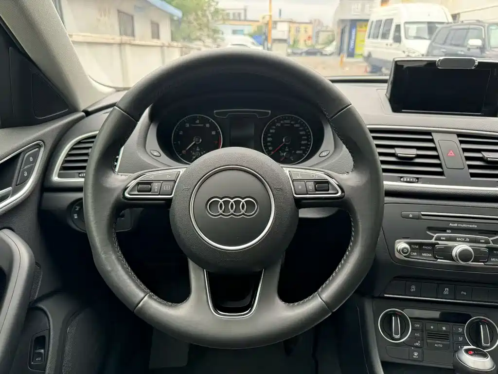 Audi Q3 — фото 7