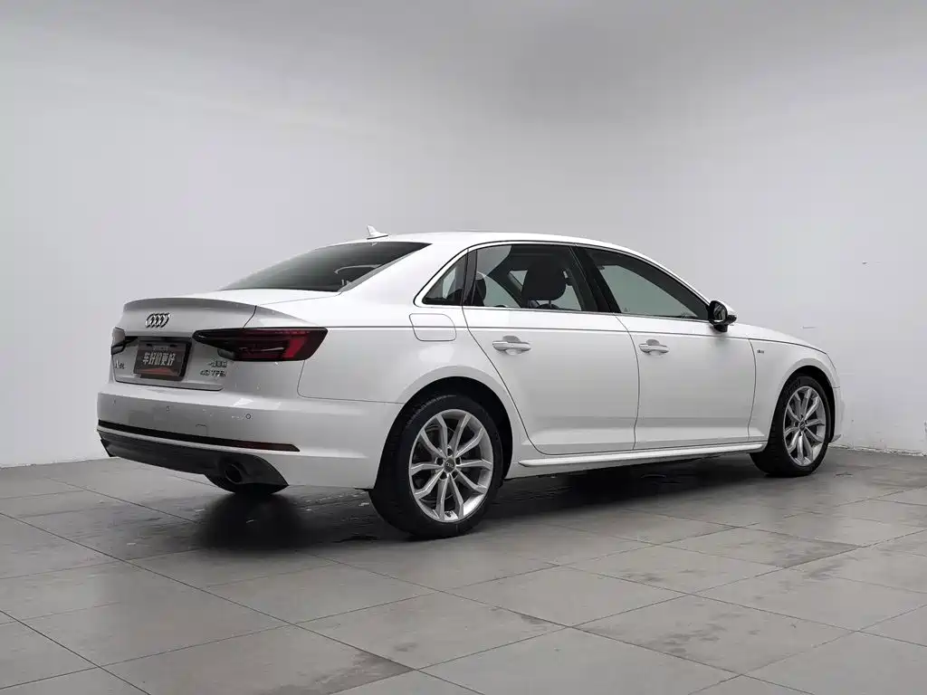 Audi A4L — фото 2