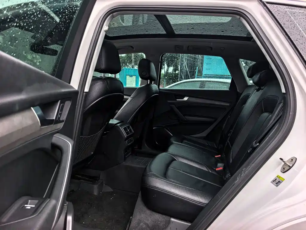 Audi Q5L — фото 8