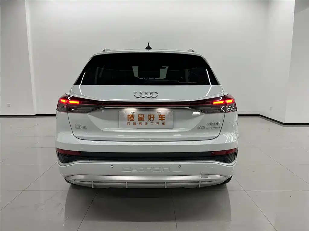 Audi Q4 e-tron — фото 4
