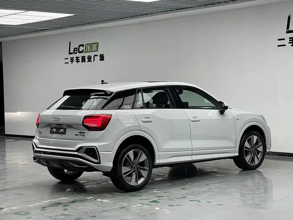 Audi Q2L — фото 4
