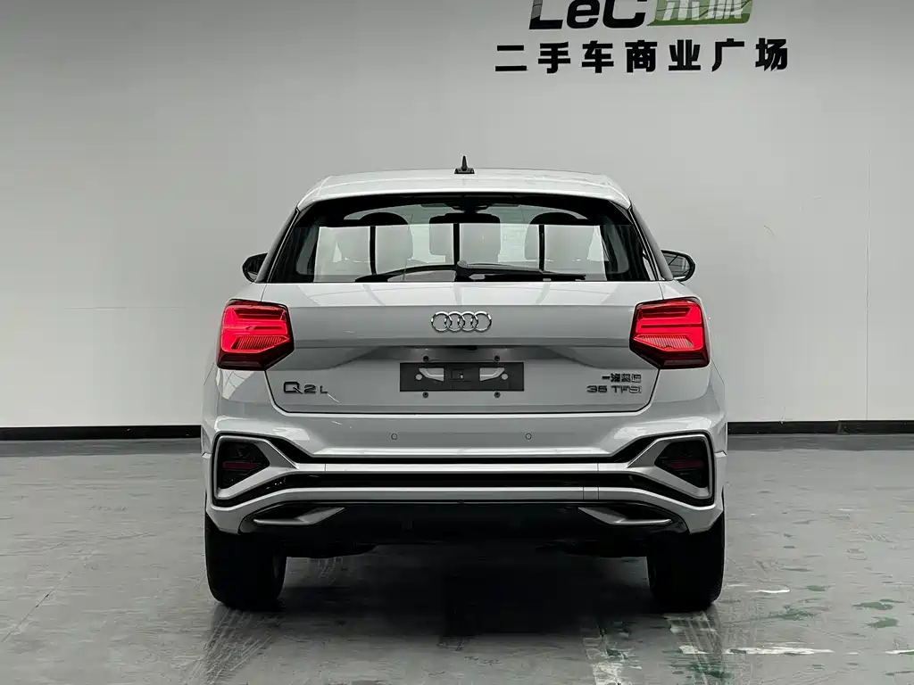 Audi Q2L — фото 5