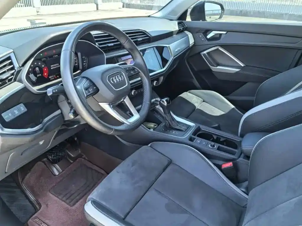 Audi Q3 — фото 11