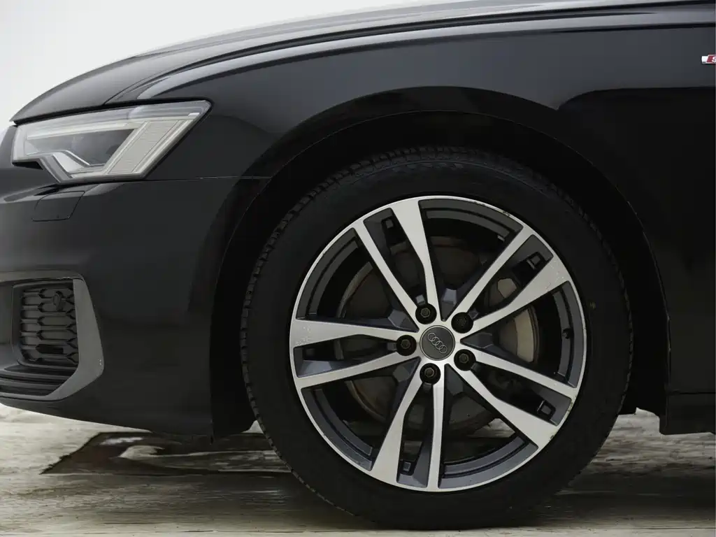 Audi A6L — фото 11