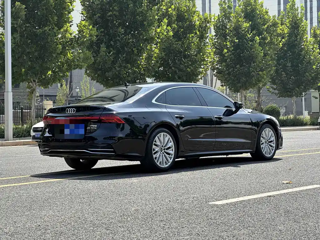Audi A7L — фото 2