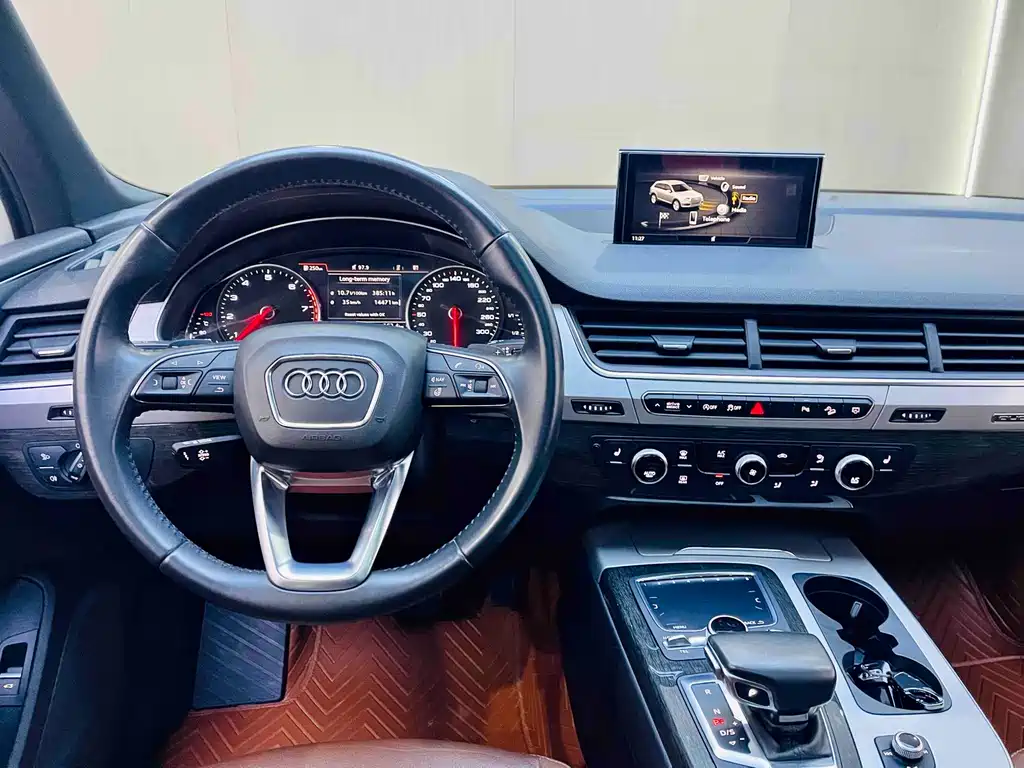 Audi Q7 — фото 10