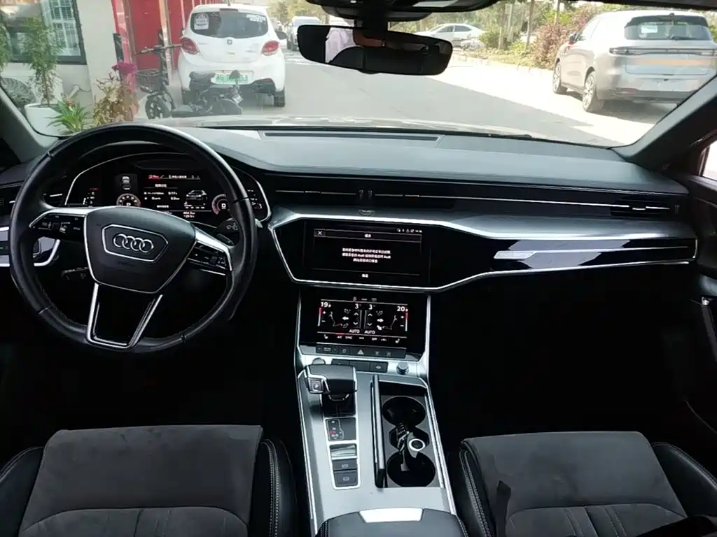 Audi A6L — фото 10