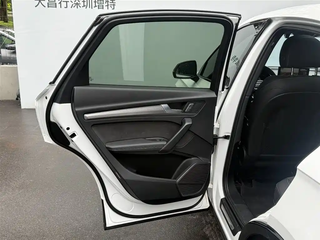 Audi Q5L Sportback — фото 11