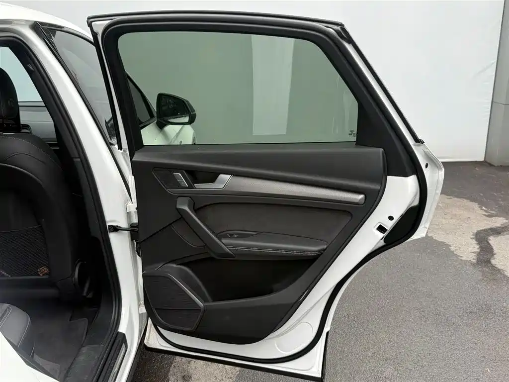 Audi Q5L Sportback — фото 13
