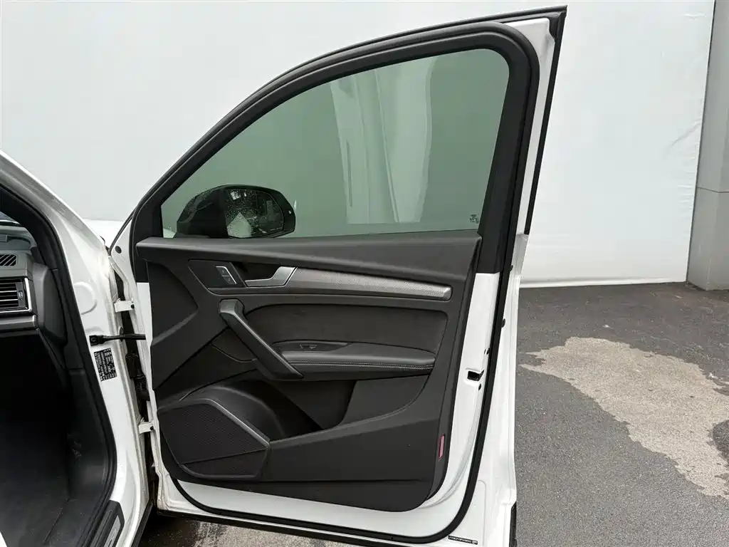 Audi Q5L Sportback — фото 14