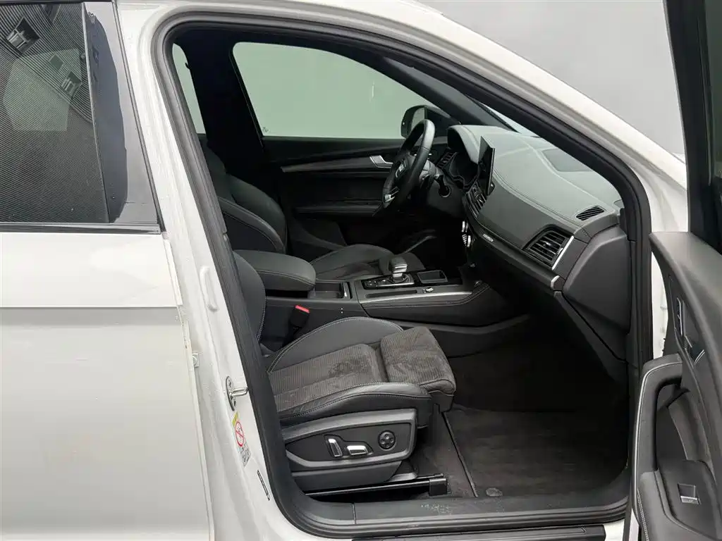 Audi Q5L Sportback — фото 15