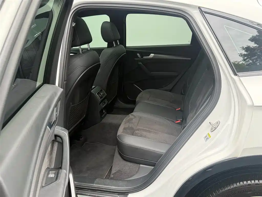 Audi Q5L Sportback — фото 22