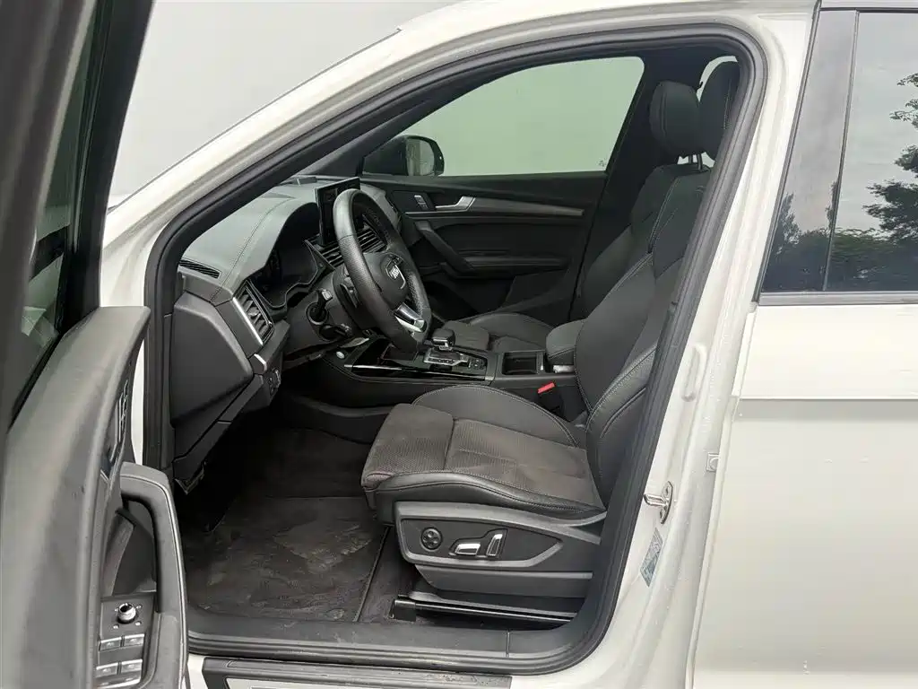 Audi Q5L Sportback — фото 25