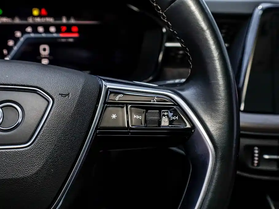 Audi Q6 — фото 16