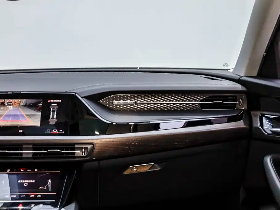 Audi Q6 — фото 31