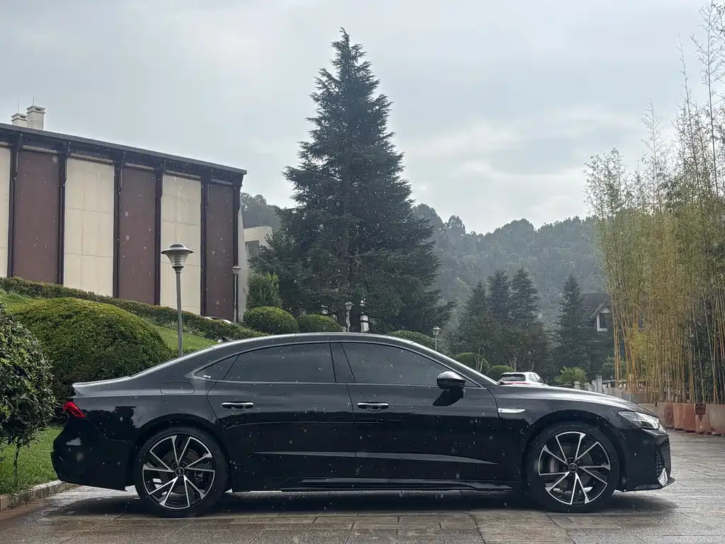 Audi A7L — фото 8