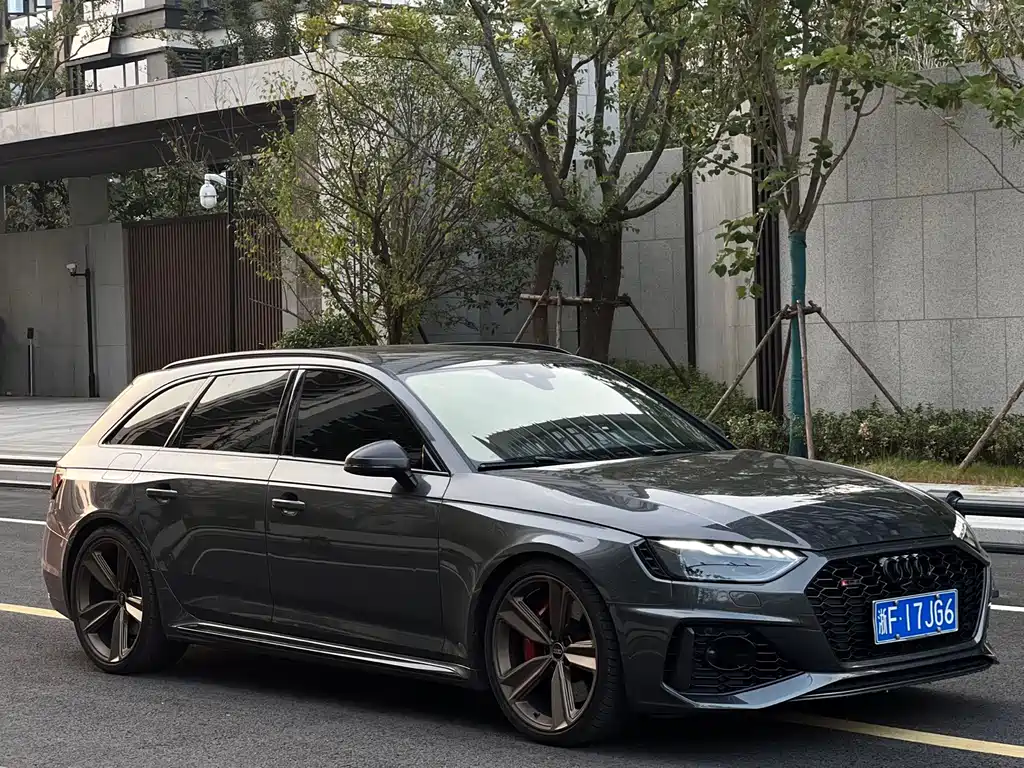 Audi RS 4 — фото 3
