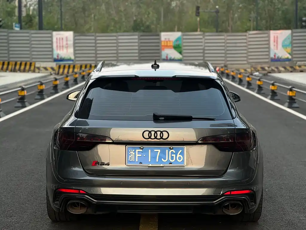 Audi RS 4 — фото 9