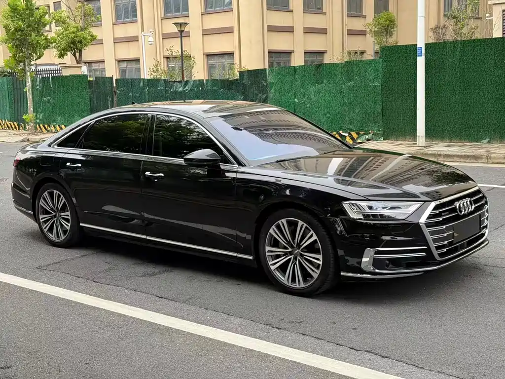 Audi A8 — фото 2