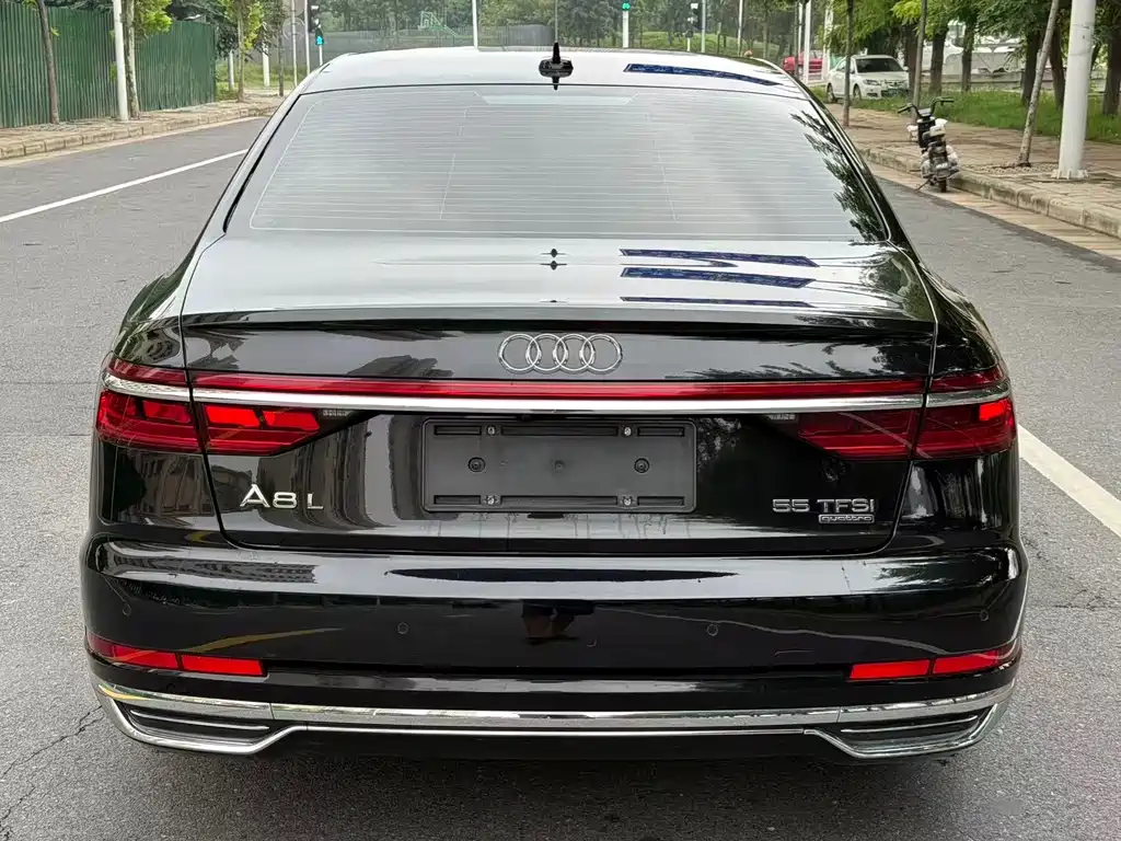 Audi A8 — фото 8