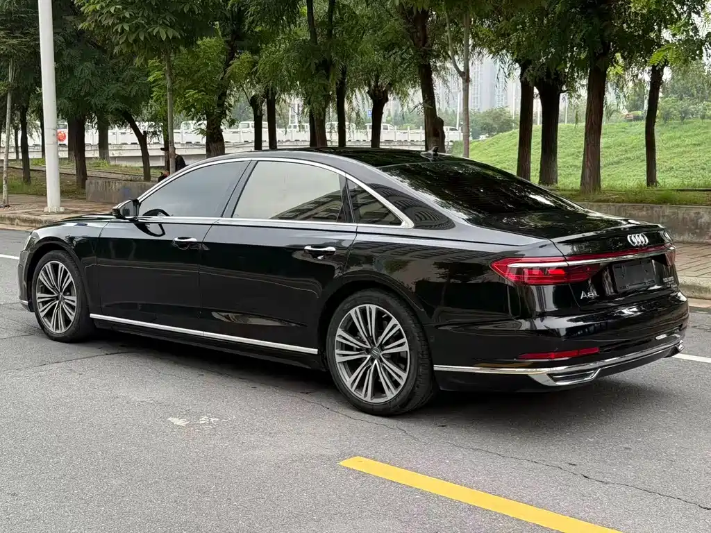 Audi A8 — фото 9